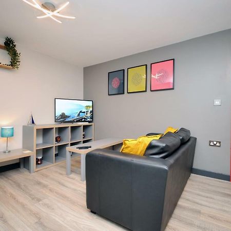 Stone'S Throw City Centre - Tv In Every Bedroom! スウォンジー エクステリア 写真