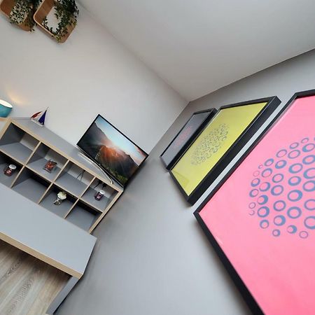 Stone'S Throw City Centre - Tv In Every Bedroom! スウォンジー エクステリア 写真