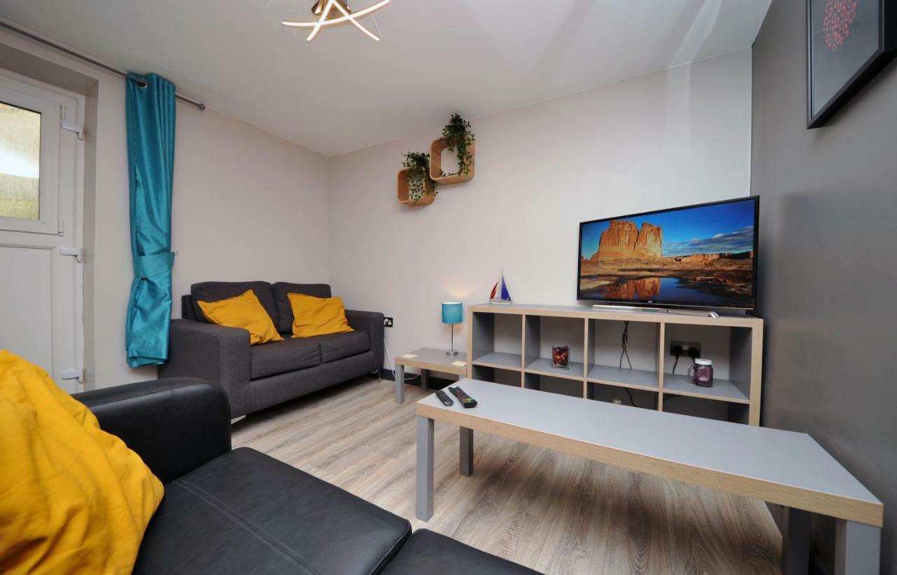 Stone'S Throw City Centre - Tv In Every Bedroom! スウォンジー エクステリア 写真