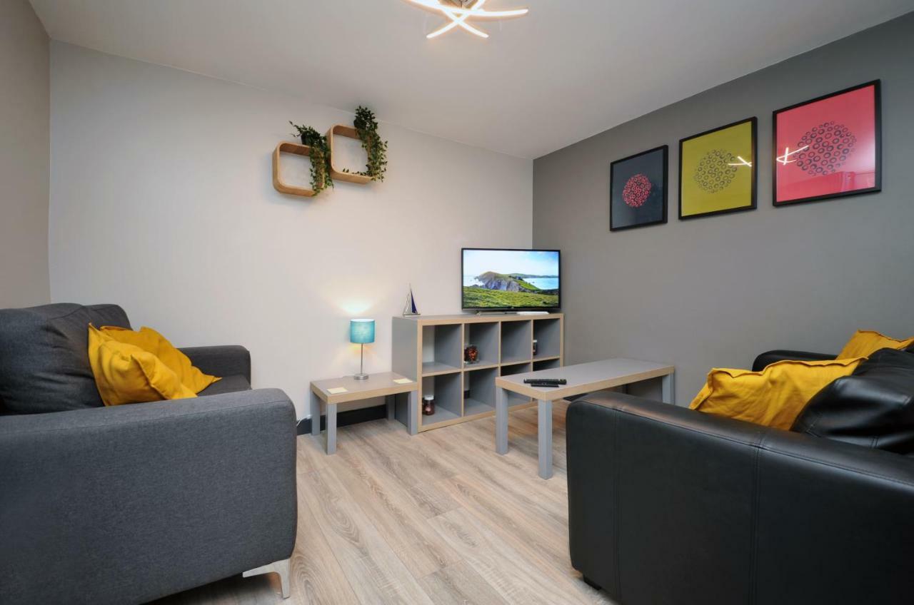 Stone'S Throw City Centre - Tv In Every Bedroom! スウォンジー エクステリア 写真