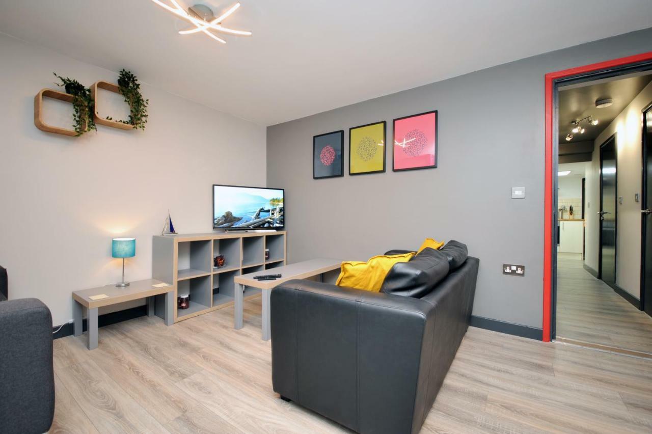 Stone'S Throw City Centre - Tv In Every Bedroom! スウォンジー エクステリア 写真