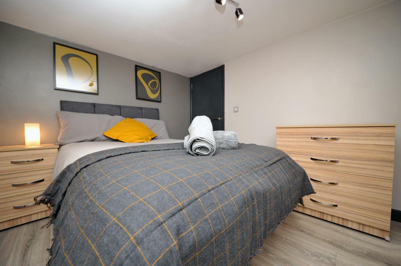 Stone'S Throw City Centre - Tv In Every Bedroom! スウォンジー エクステリア 写真