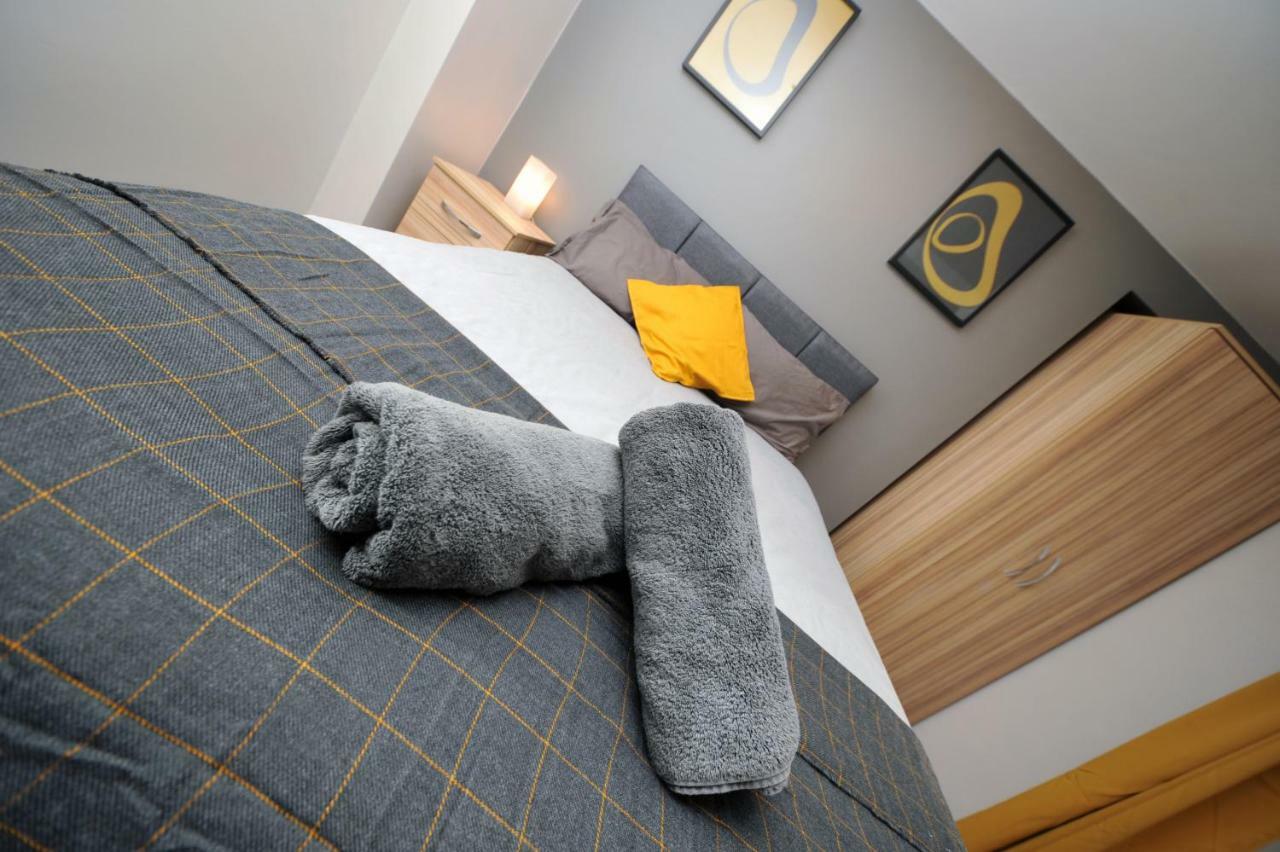 Stone'S Throw City Centre - Tv In Every Bedroom! スウォンジー エクステリア 写真