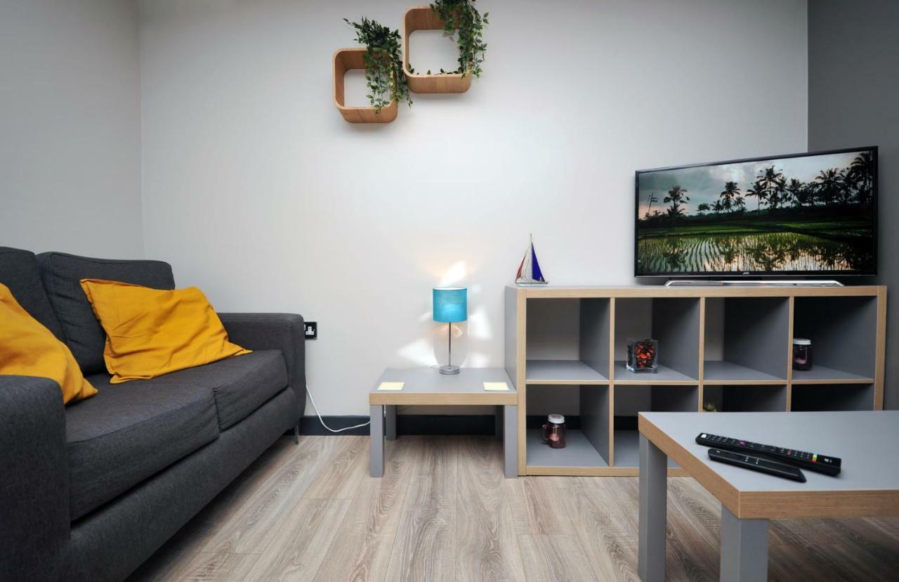 Stone'S Throw City Centre - Tv In Every Bedroom! スウォンジー エクステリア 写真